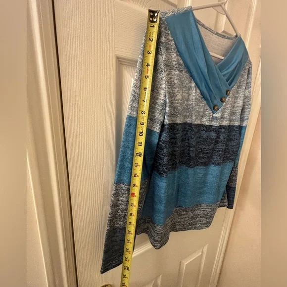 Blue and Gray Colorblock Long Sleeve Top with Button Detail - Picture 3 of 7